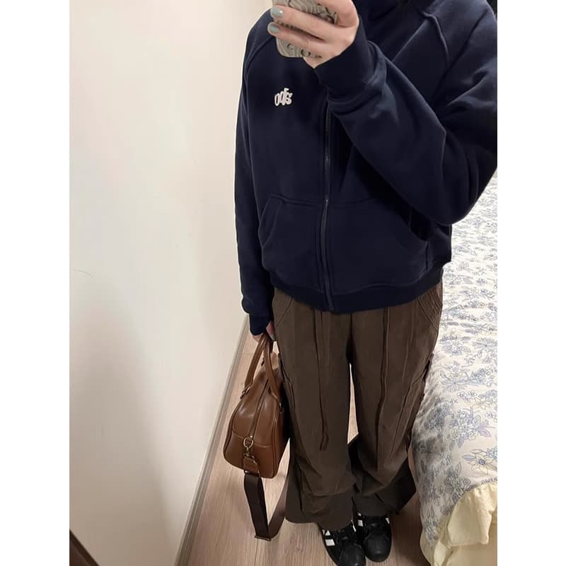 ネイビーコーデ ゆったりハイネックジップパーカー