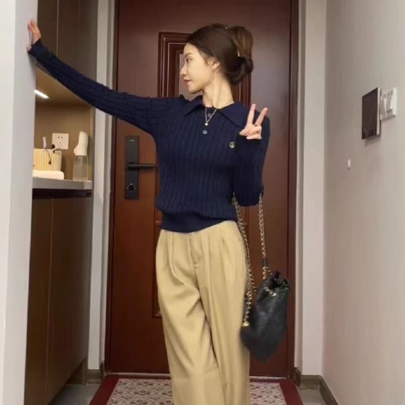 ネイビーコーデ×上品カジュアル こなれ感漂うポロシャツ