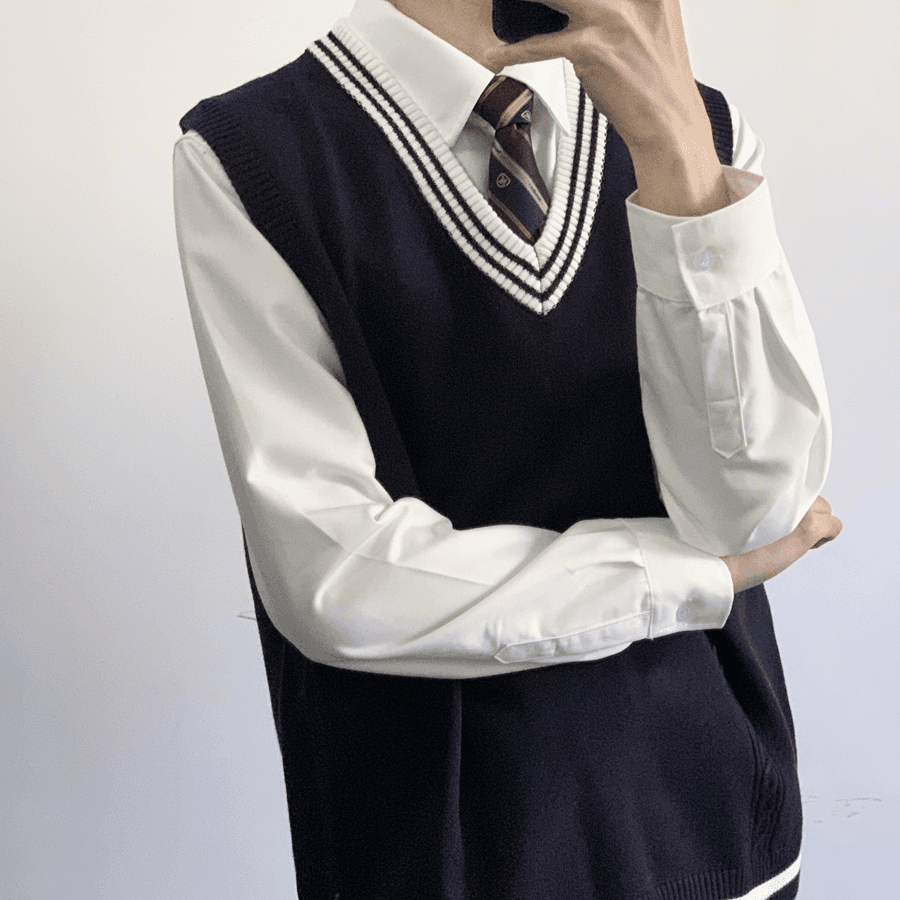 ネイビーコーデ 学生風ニットベスト