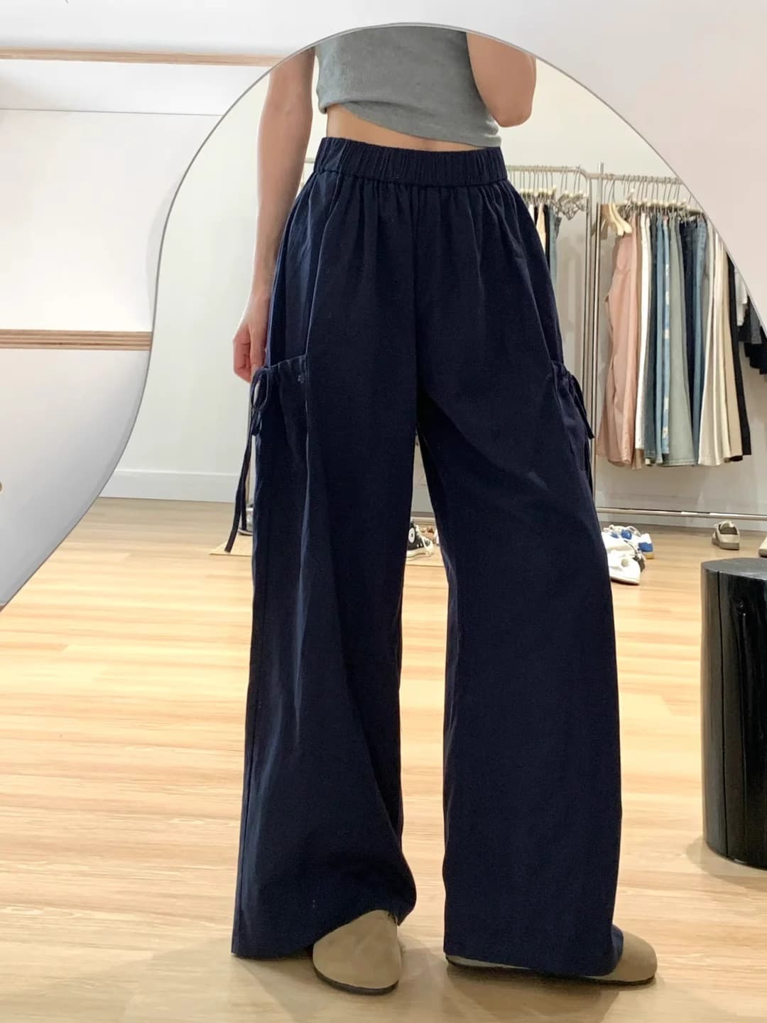 ネイビーコーデ ウエスト紐付き やわらかドレープワイドパンツ
