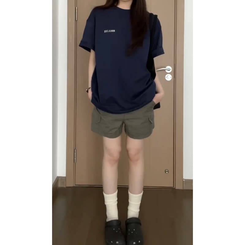 ネイビーコーデ シンプル文字入りゆったり半袖