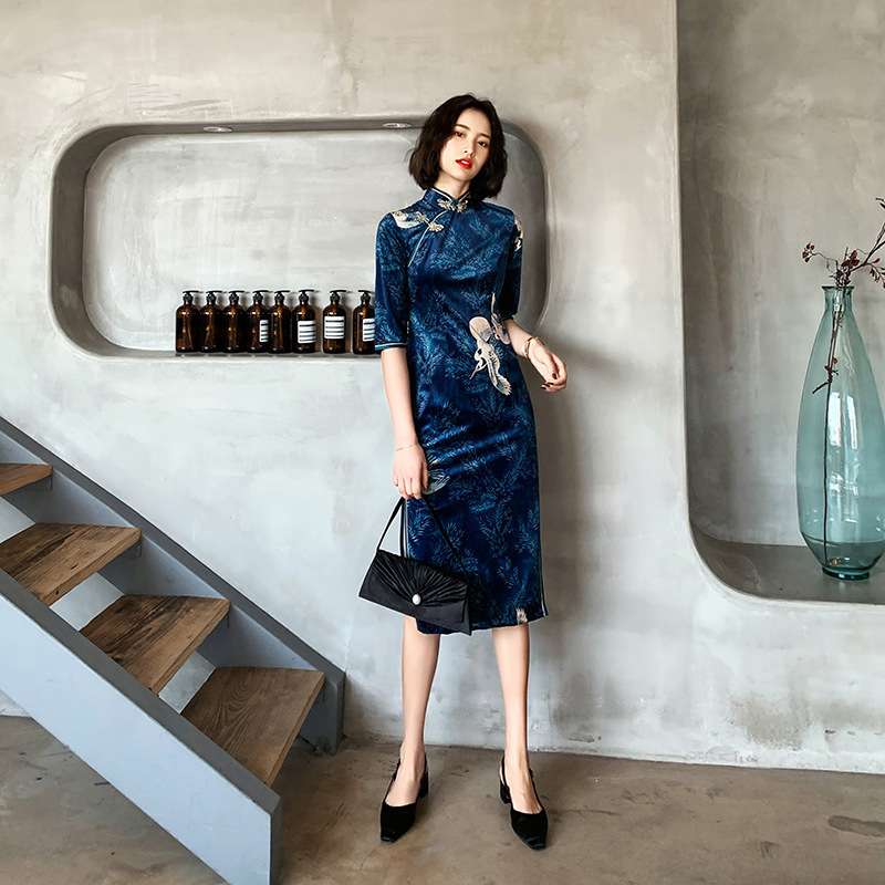 ネイビーコーデ 上品な花柄チャイナドレス