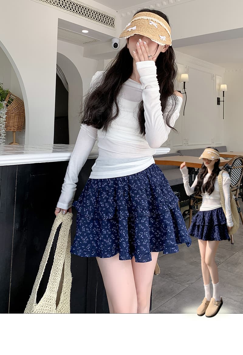 ネイビーコーデ 小花柄ティアードミニスカート