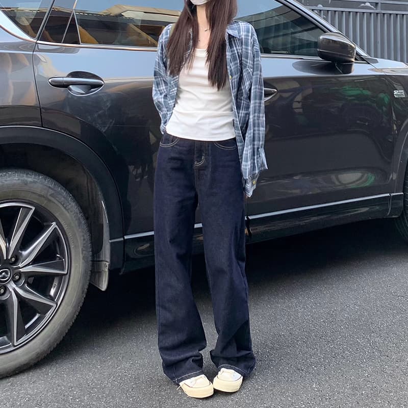 ネイビーコーデ ゆったりワイドデニムパンツ