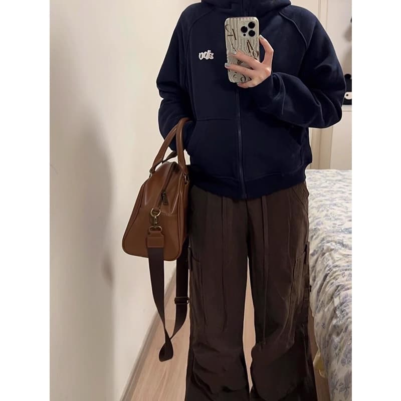 ネイビーコーデ ゆったりハイネックジップパーカー