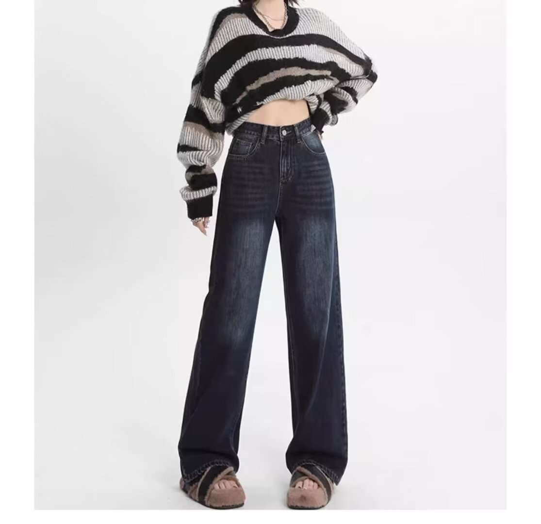 ネイビーコーデ すっきりストレート デニムパンツ