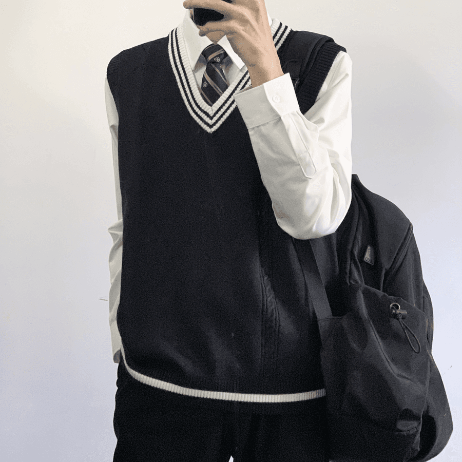 ネイビーコーデ 学生風ニットベスト