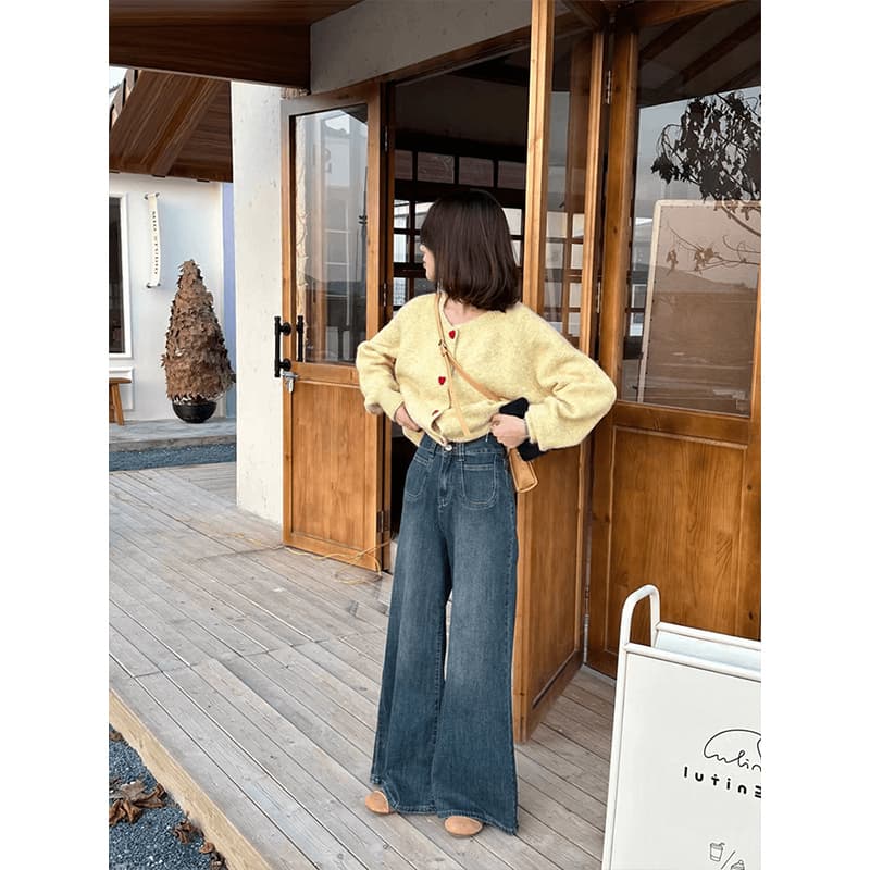 ネイビーコーデ ゆったりワイドシルエットデニム