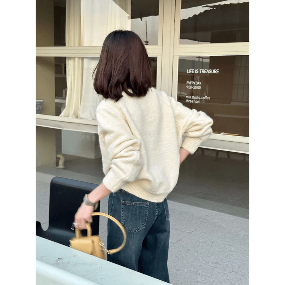 ネイビーコーデ ゆったりワイドシルエットデニム