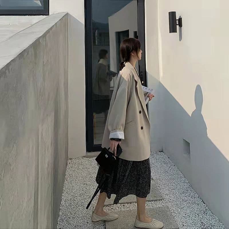 ネイビーコーデ ゆったりシルエットテーラードジャケット