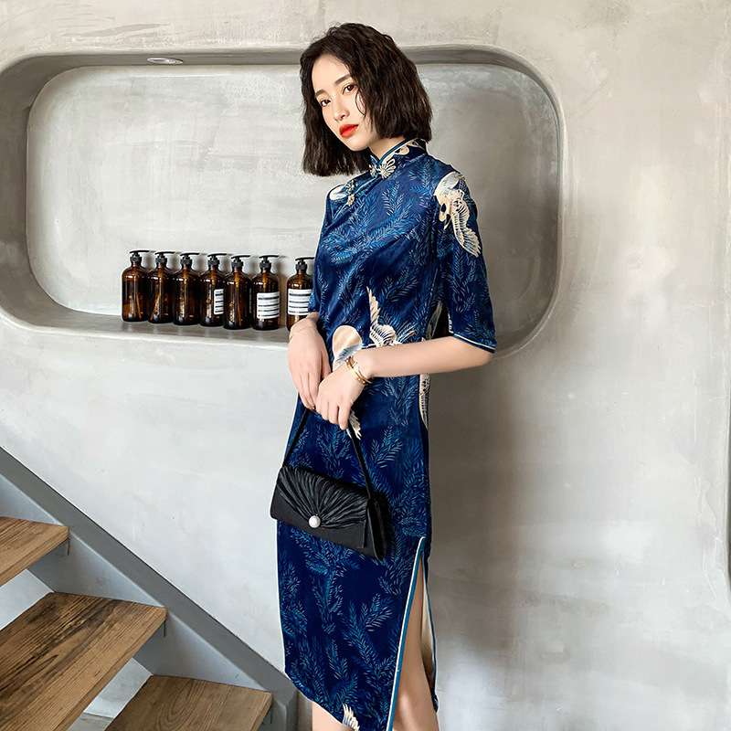 ネイビーコーデ 上品な花柄チャイナドレス