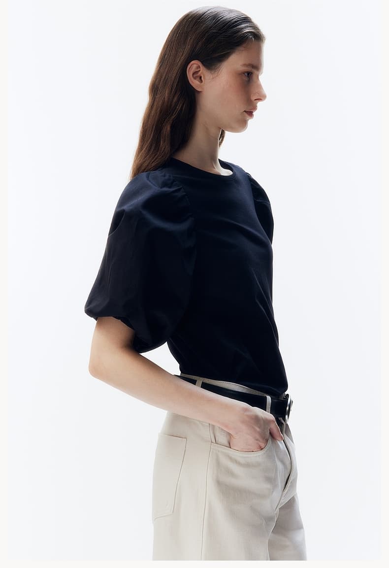 ネイビーコーデ ふんわりパフスリーブ半袖Tシャツ
