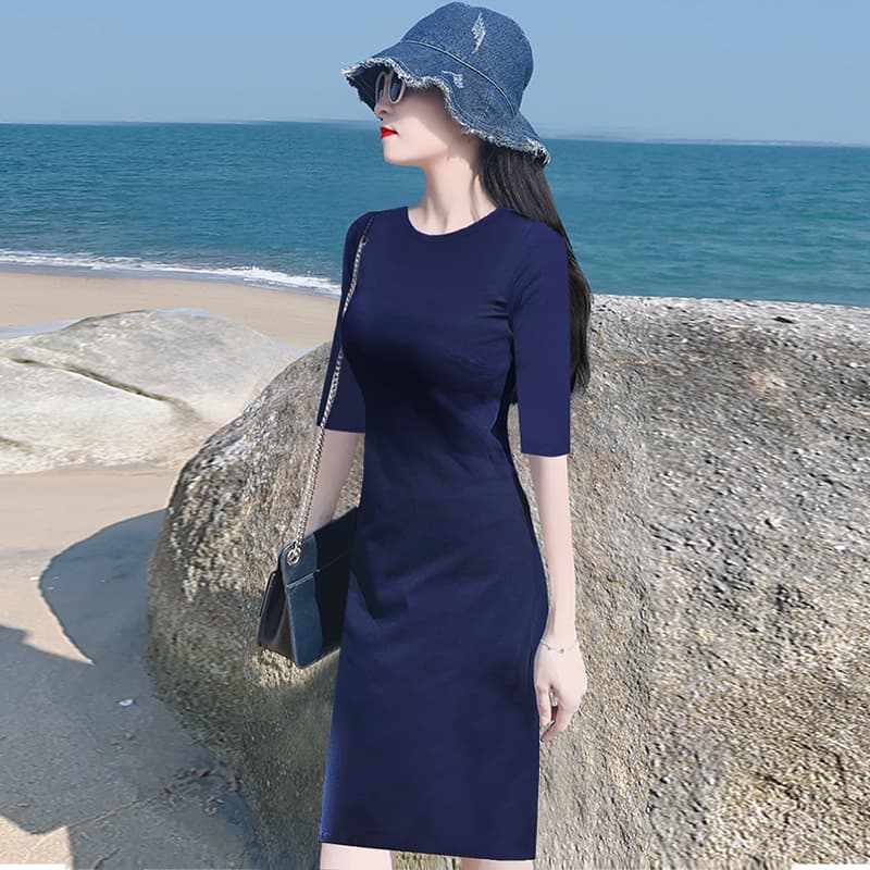 ネイビーコーデ 夏の優美シンプルワンピース