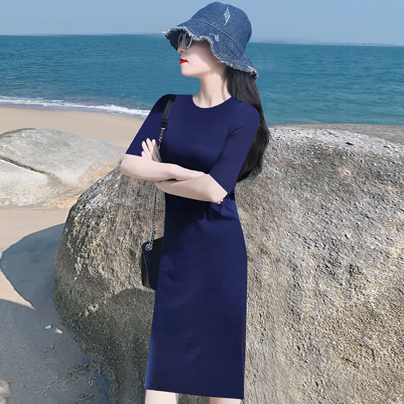 ネイビーコーデ 夏の優美シンプルワンピース