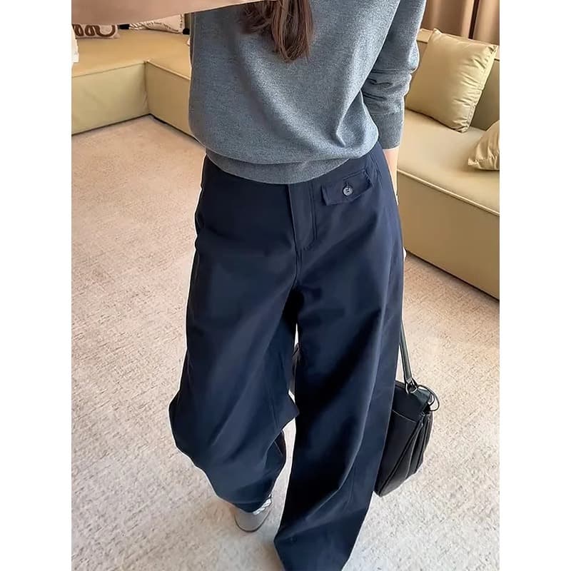 ネイビーコーデ 上質素材ゆったりワイドパンツ