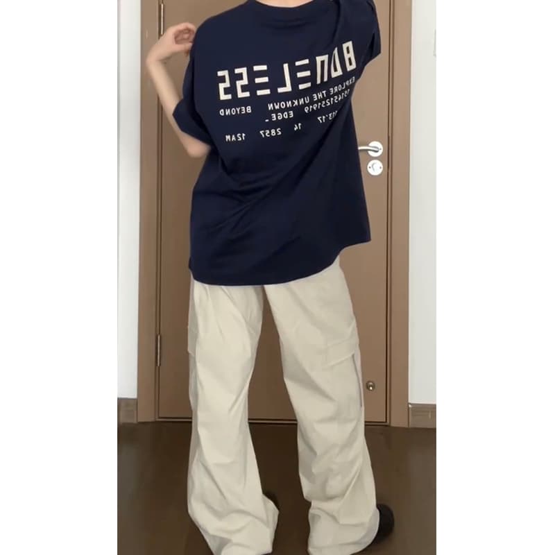 ネイビーコーデ シンプル文字入りゆったり半袖