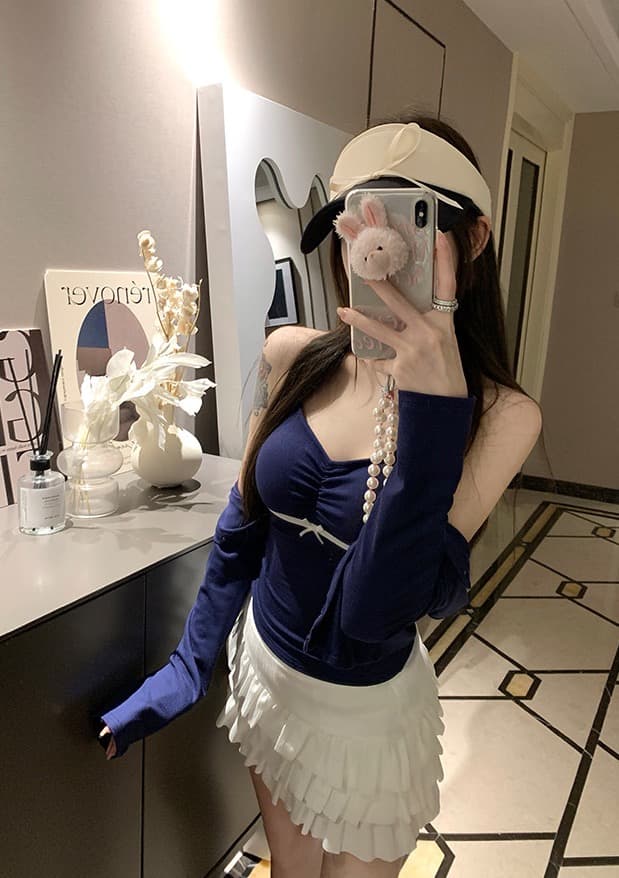 ネイビーコーデ 胸元リボン付きキャミソールブラウス