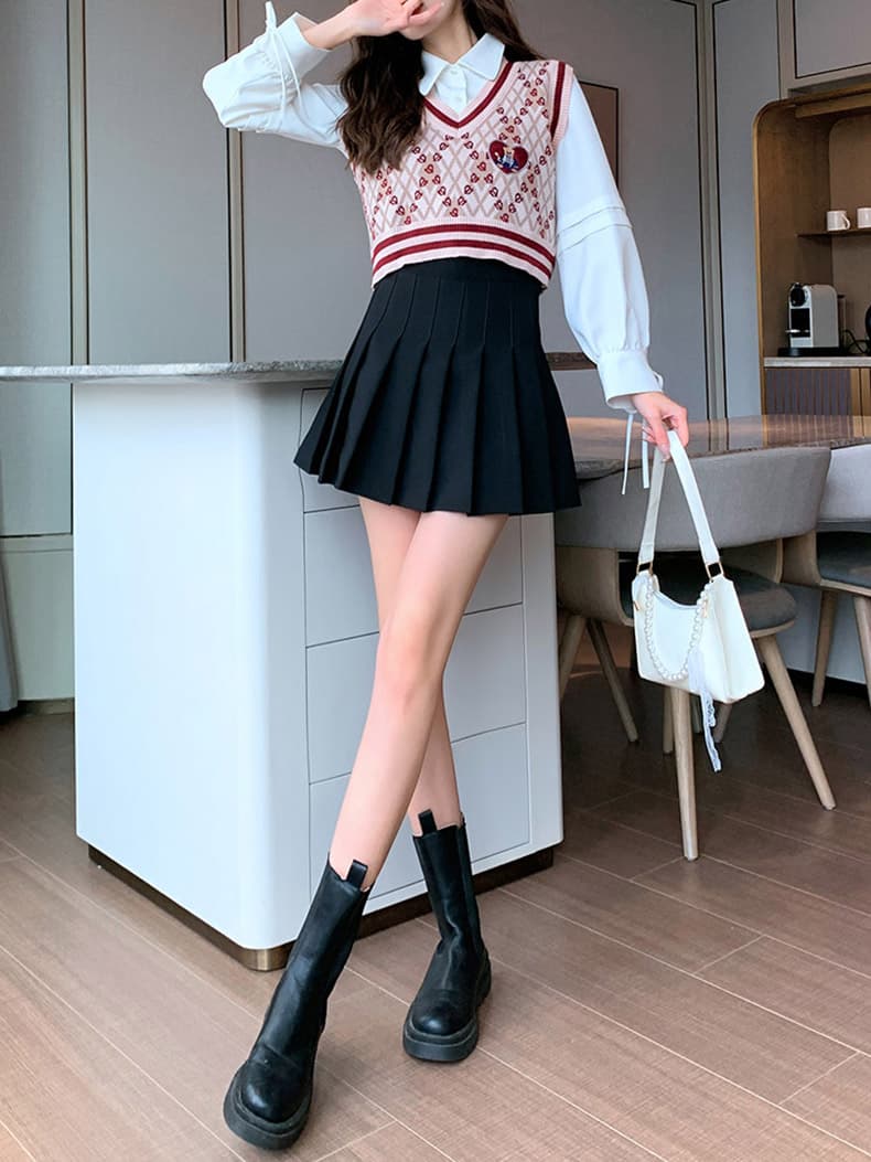 ネイビーコーデ プリーツデザイン ミモレ丈スカート