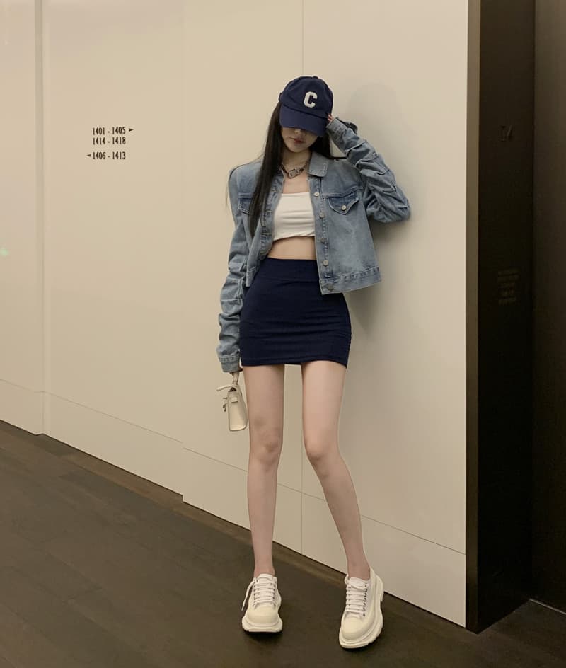 ネイビーコーデ なめらかドレープミニスカート