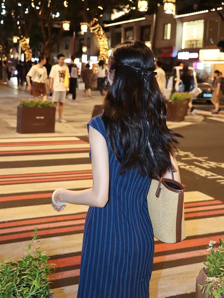 ネイビーコーデ レトロなストライプ柄チャイナワンピース