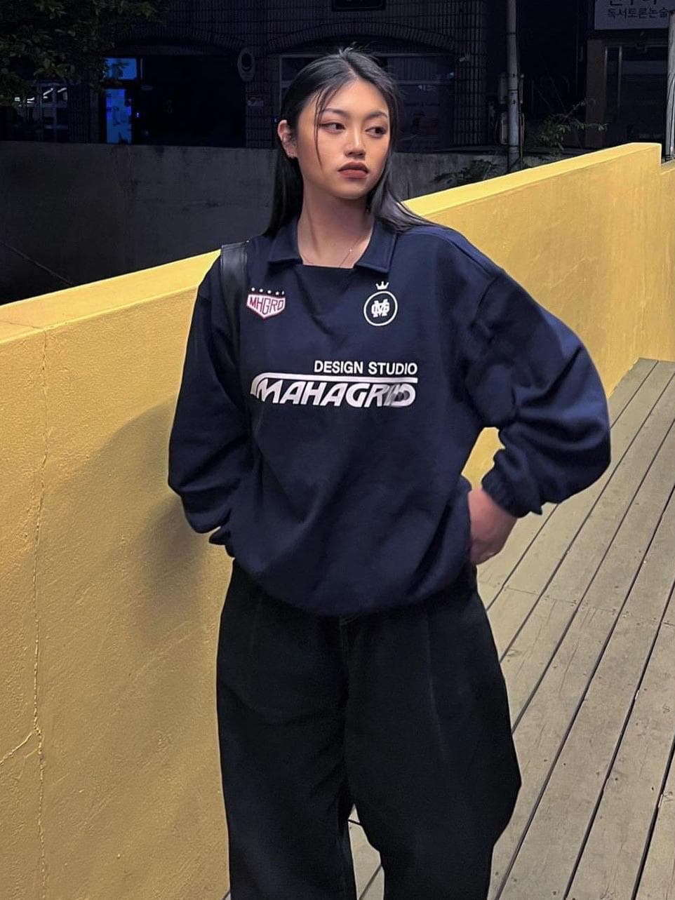 ネイビーコーデ デザインスタジオ切替スウェット