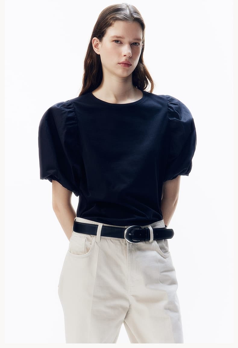 ネイビーコーデ ふんわりパフスリーブ半袖Tシャツ