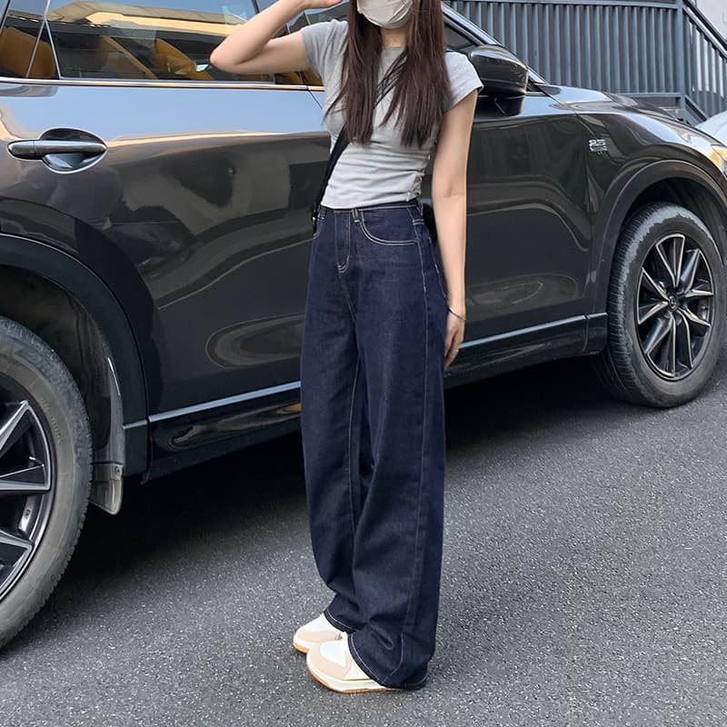 ネイビーコーデ ゆったりワイドデニムパンツ